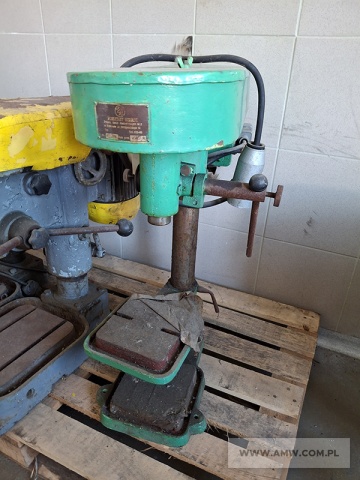 Sprzęt warsztatowy - pakiet zawierający 3 poz. asort., w tym: szlifierka stołowa 2-tarczowa SZ 120/125 - 2 szt., wiertarka stołowa kolumnowa E1516B - 1 szt., wiertarka stołowa WS-15 - 3 szt. 